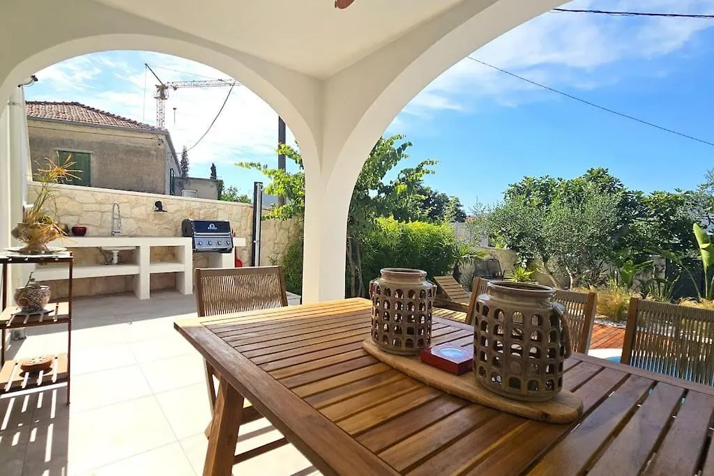 הוילה טרוגיר Pool House Arbanija 0*,  קרואטיה