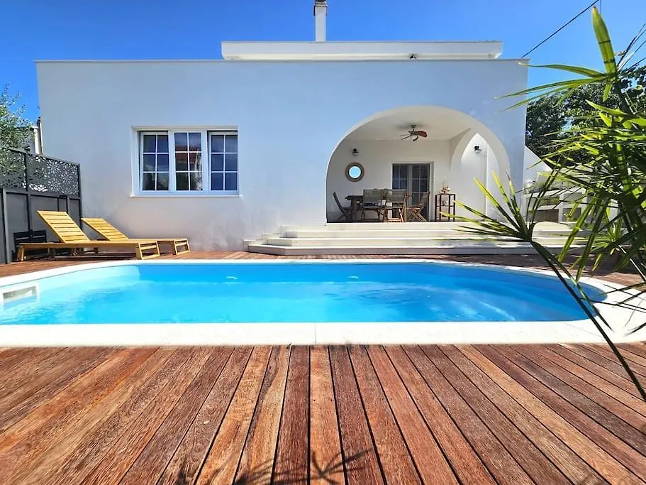 בית נופש הוילה טרוגיר Pool House Arbanija