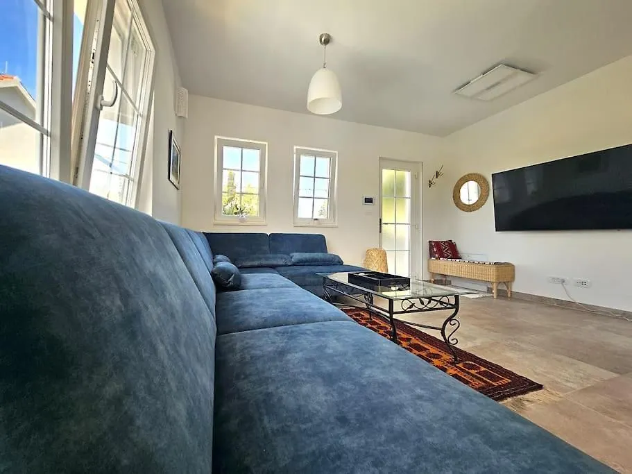 הוילה טרוגיר Pool House Arbanija 0*,